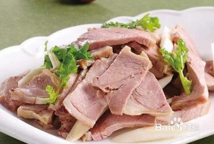 冬天入睡的时候脚部容易冷，简单的保暖方法