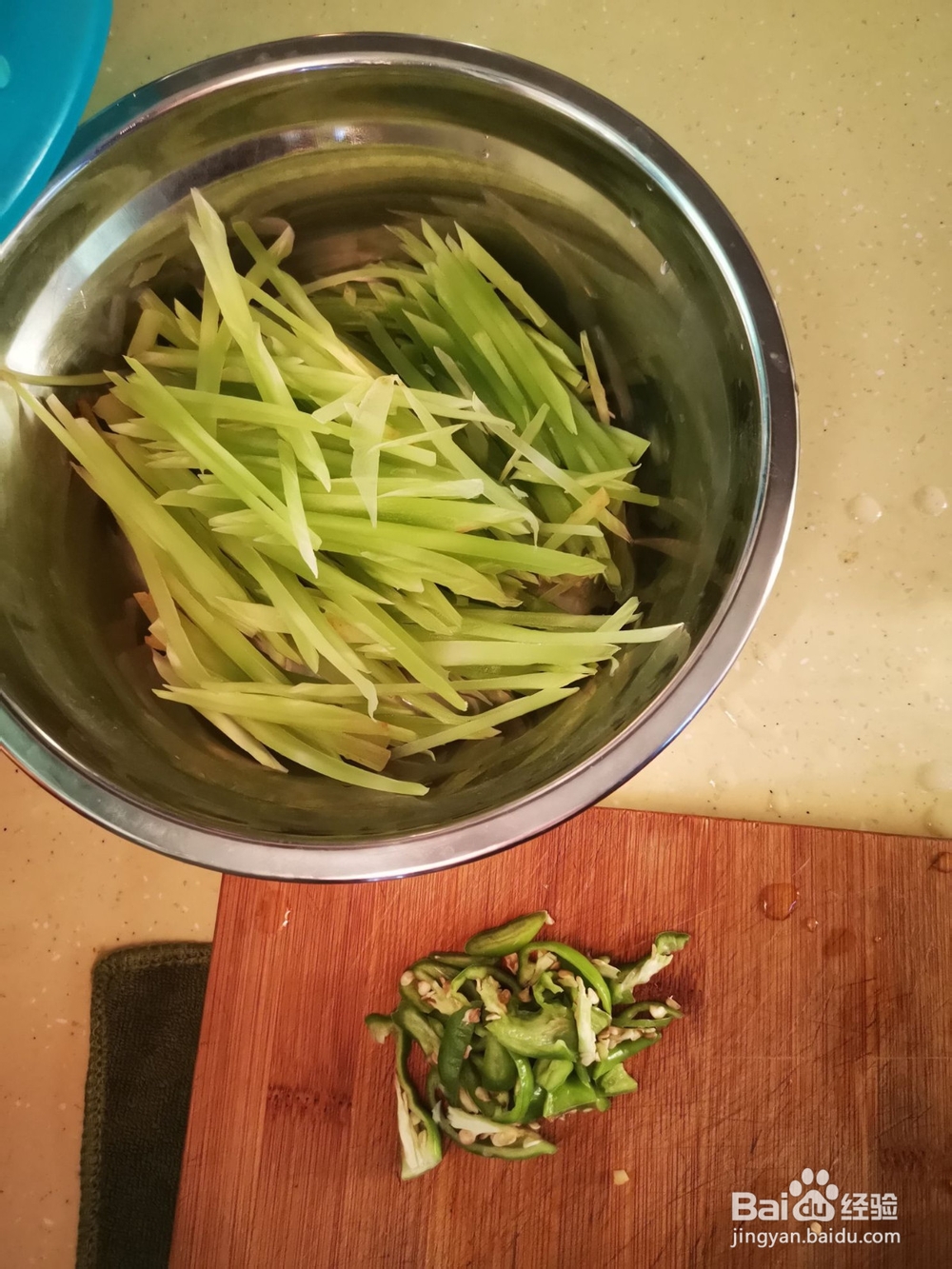 青椒青笋炒肉丝的做法