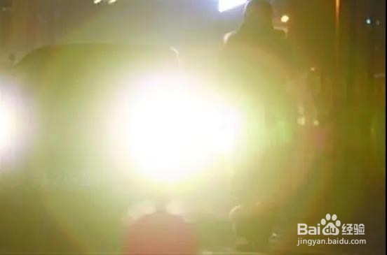 如何避开驾车盲区？