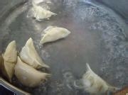 如何制作皮薄馅嫩的钟水饺