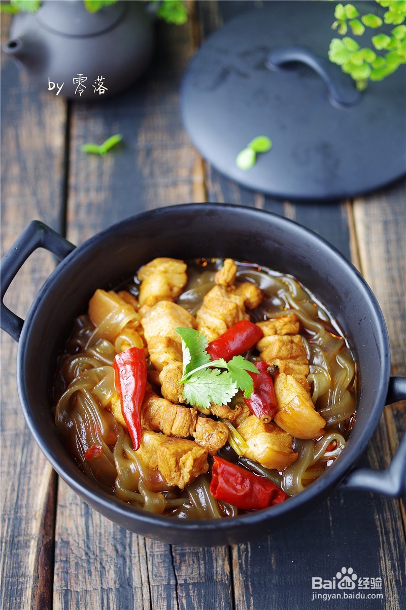 五花肉炖粉条——五花肉粉条一起炖，香惨了！