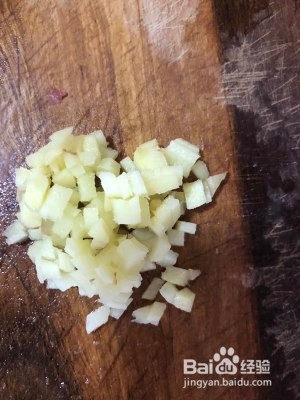 养生食补黄瓜炒香肠的做法