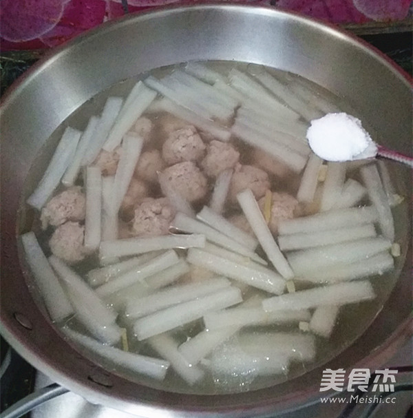萝卜粉条肉圆汤