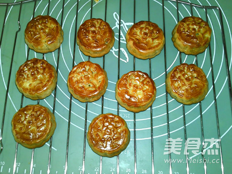 广式玉米黑芝麻月饼
