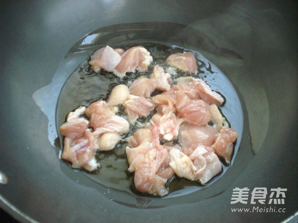 莓干三色鸡丁