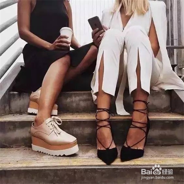 裤子开衩了？小宋佳李宇春教你这样穿更时尚！