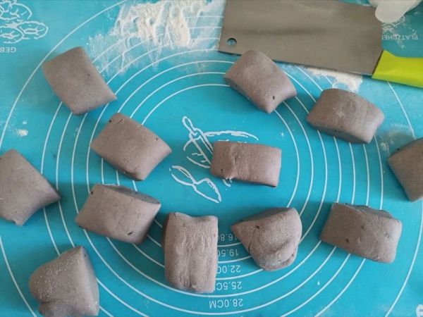 纯手工黑芝麻馒头