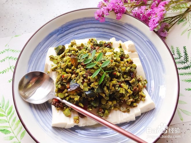 怎么做酱拌香椿皮蛋豆腐