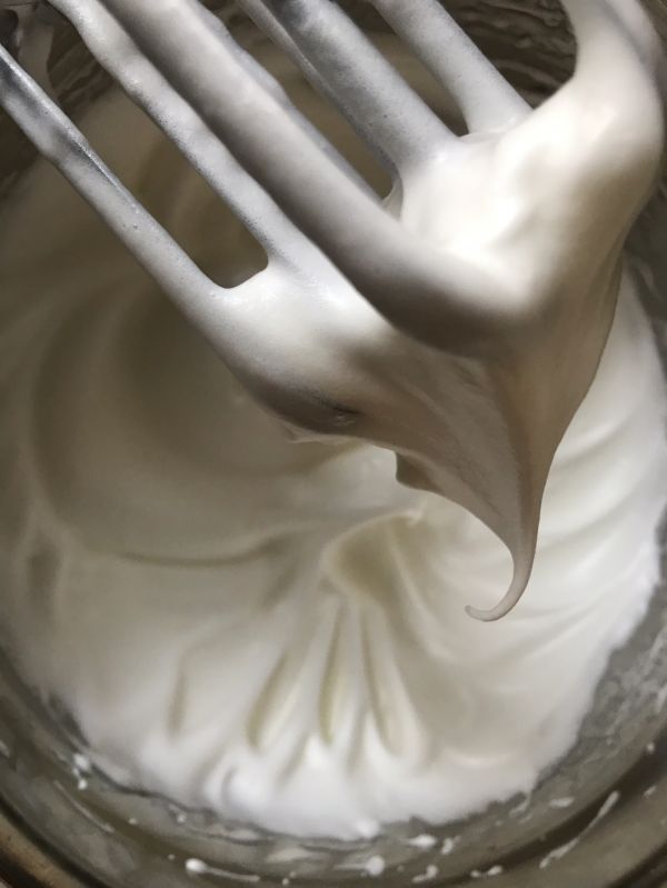 榴莲奶油O型蛋糕卷：