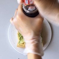 如何自制牛油果开放式三明治