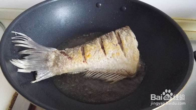 如何做酱烧鱼尾萝卜？