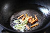 炒芦笋茭白的做法