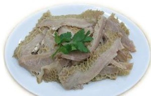 牛肚掺青椒的做法