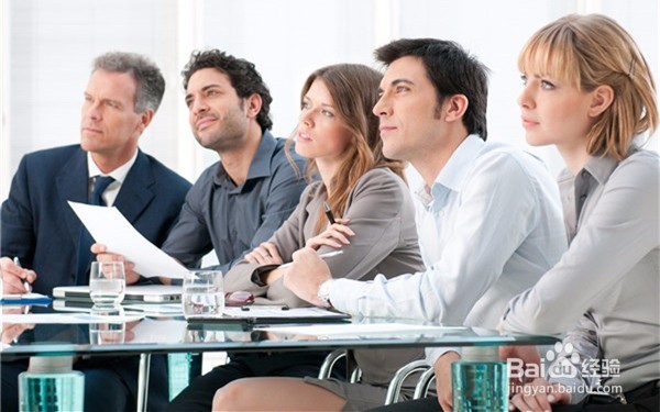 职场新人如何在职场中保持和展现正能量形象？