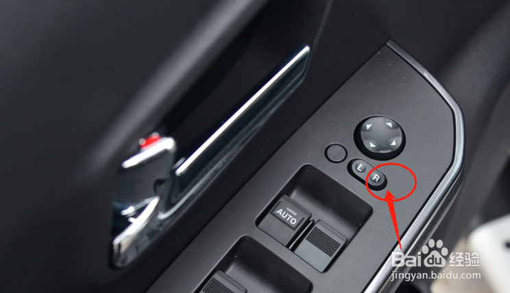 如何调节风骏5汽车后视镜角度