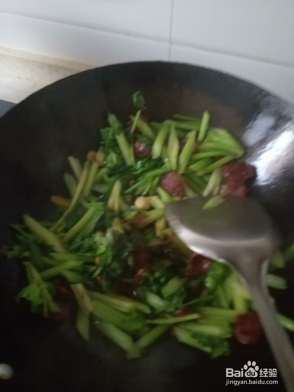家常芹菜炒香肠