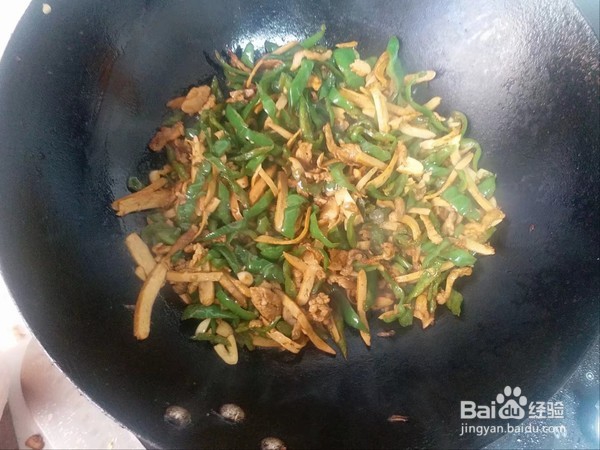如何做出好吃美味下饭的蒜香青椒肉丝