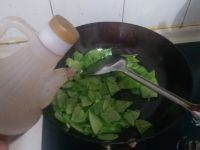 梅豆炒卤子的做法