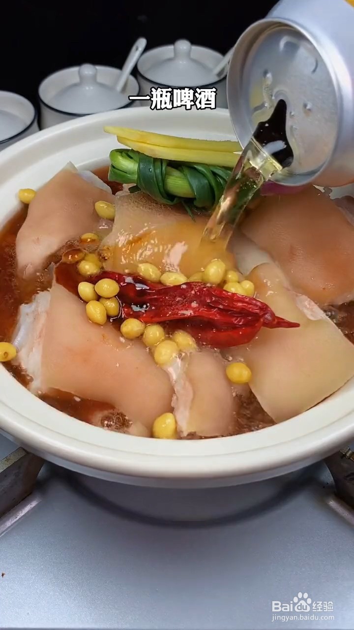 如何制作酱猪蹄？