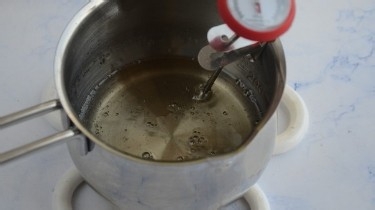 怎样做炫彩蛋白糖