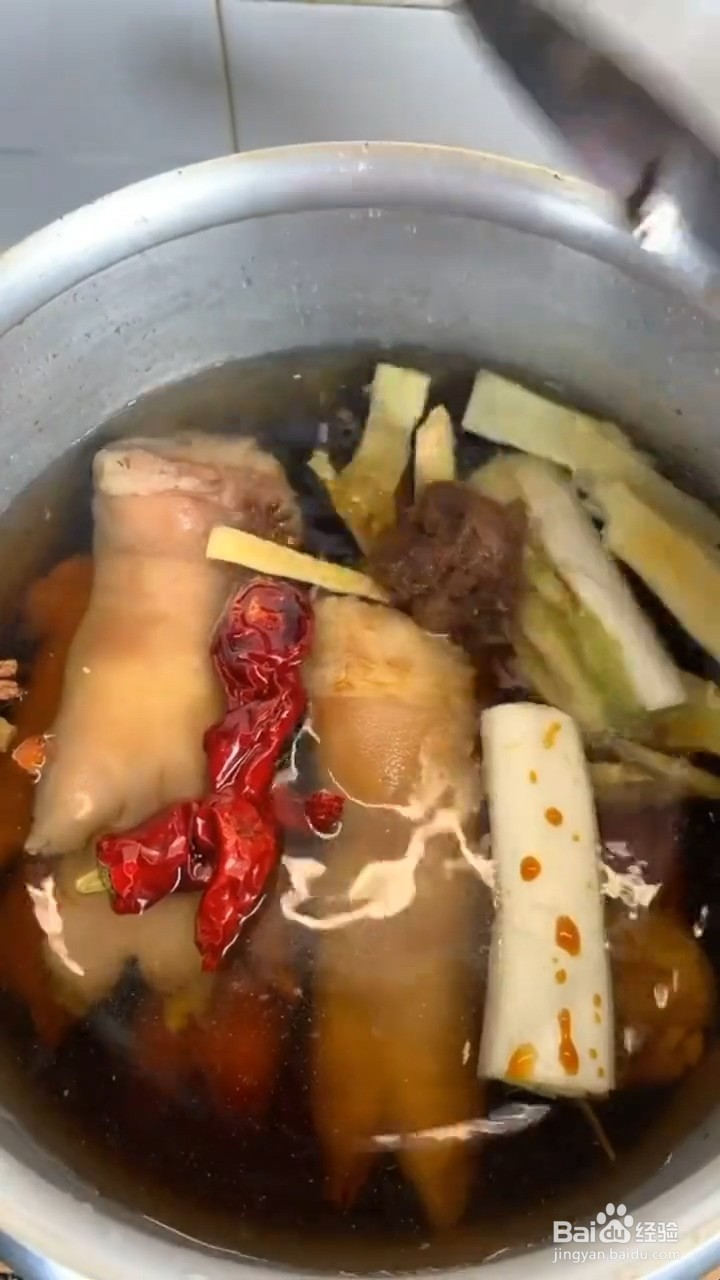 如何制作美味的家常酱猪蹄