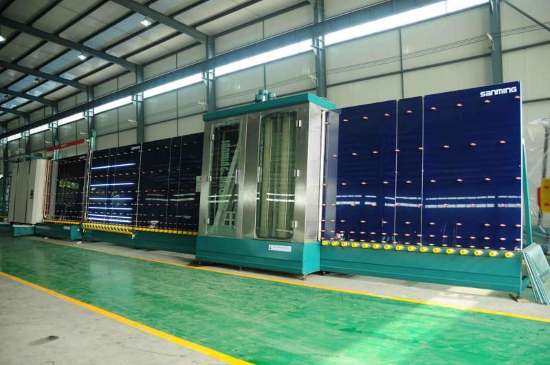 厂商在制定价格策略时，应如何考虑商品的需求弹性