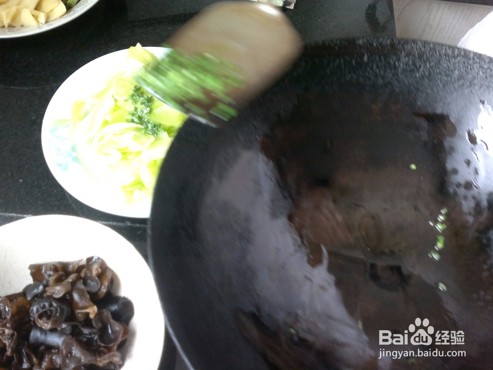 开春应季小菜清拌莴笋片的做法