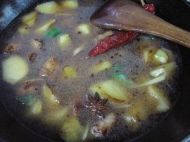 鸡脖焖土豆--做法