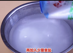 清洗草莓的正确方法,让脏东西全部跑出来