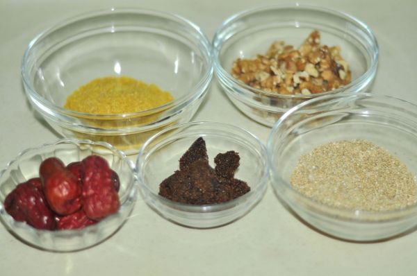 藜麦红糖小米粥