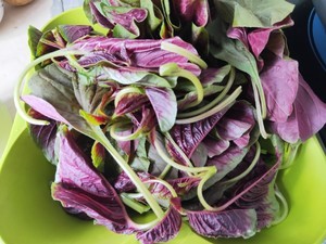 红苋菜皮蛋煲怎么做？