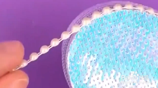 如何给芭比制作亮片书包?