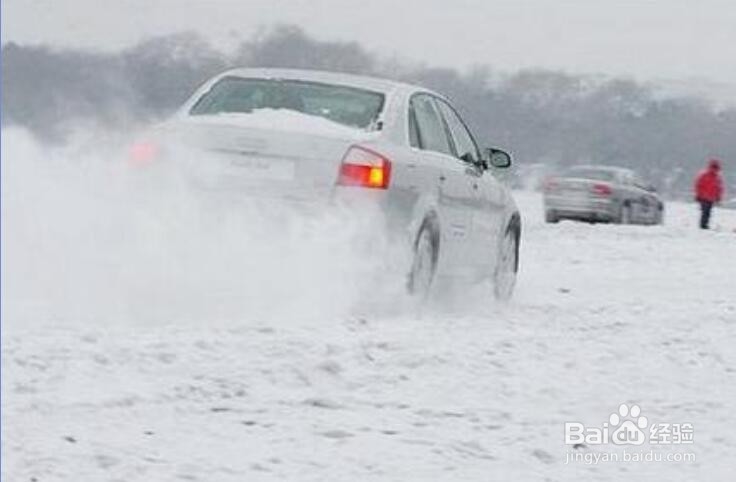 冰雪路面应该怎么驾驶车辆要注意哪些
