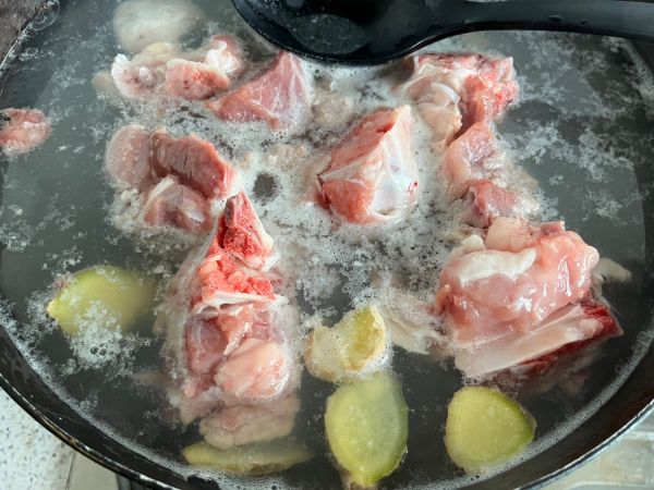 香浓黄豆猪脚汤