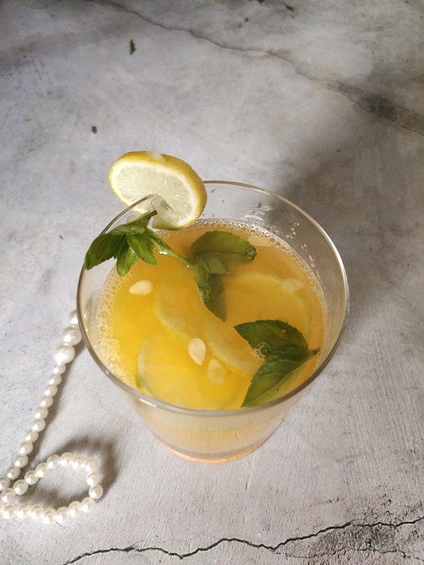 黄西瓜柠檬薄荷饮