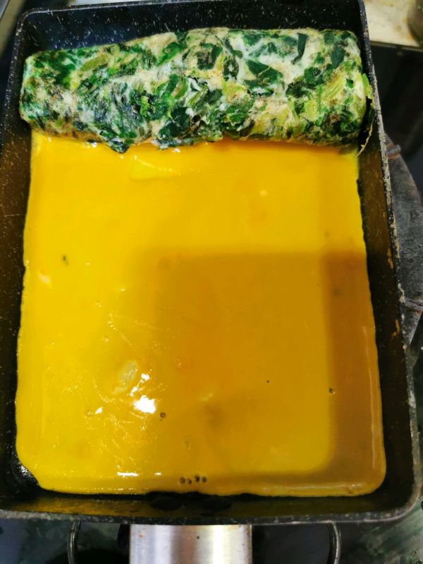 芹菜叶子鸡蛋卷