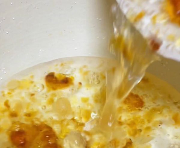 桃胶雪燕皂角米羹