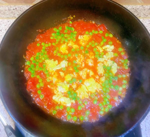 西红柿鸡蛋焖豌豆