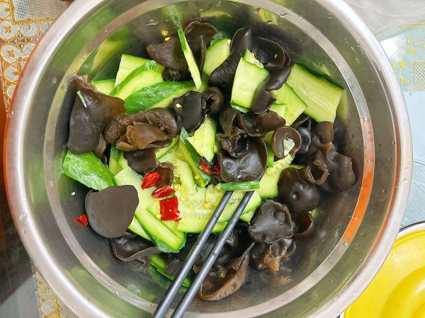 椒麻黄瓜木耳菜