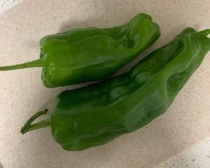 食补养生青椒茭白炒肉丝的做法