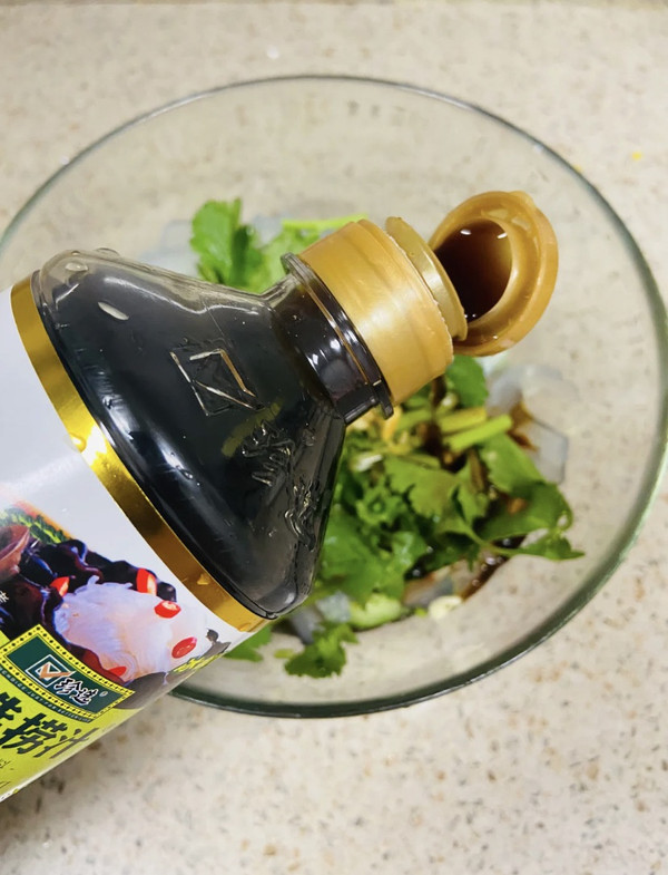 捞汁黄瓜拌凉皮