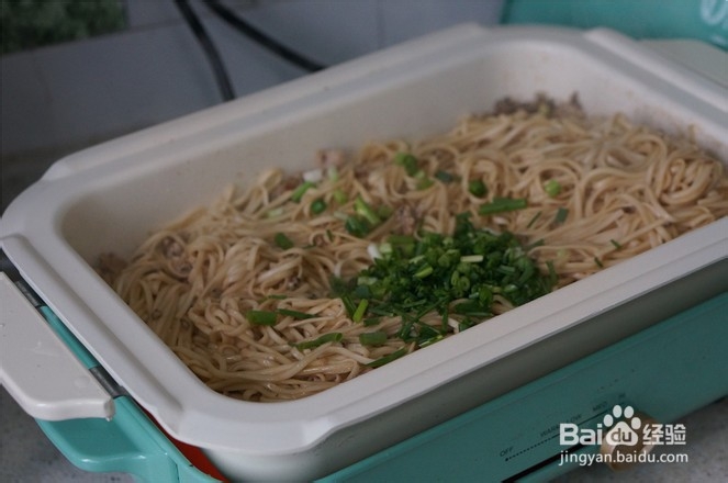 简单的双肉拌面