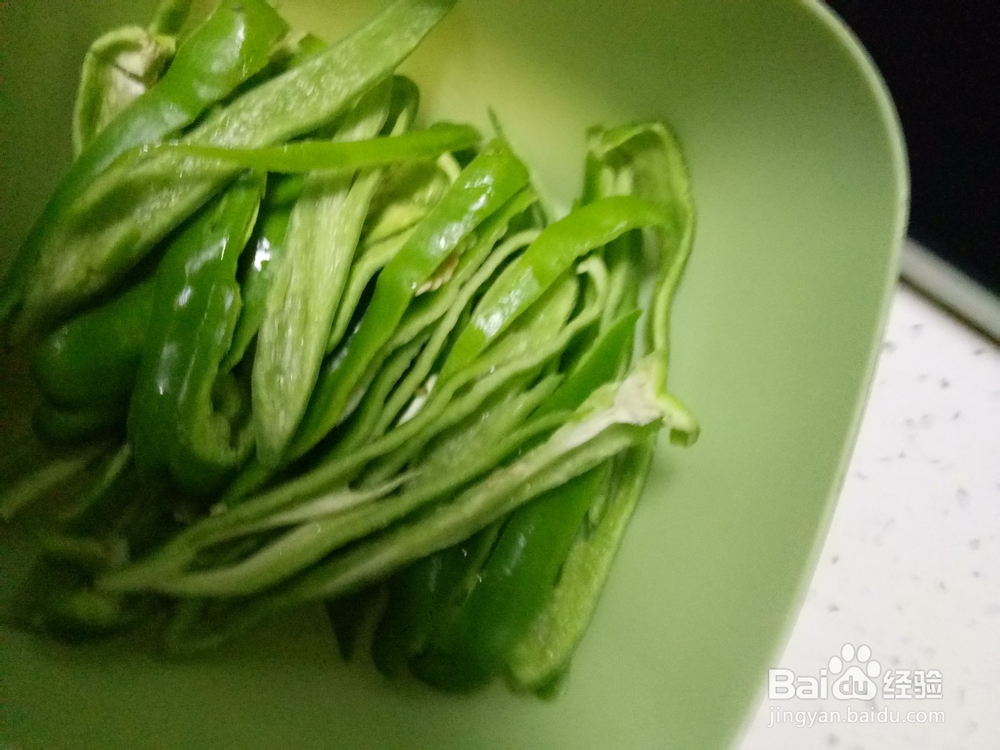 芹菜青椒炒香肠