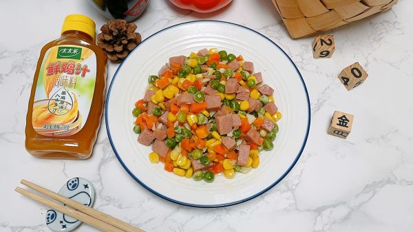 午餐肉炒时蔬粒