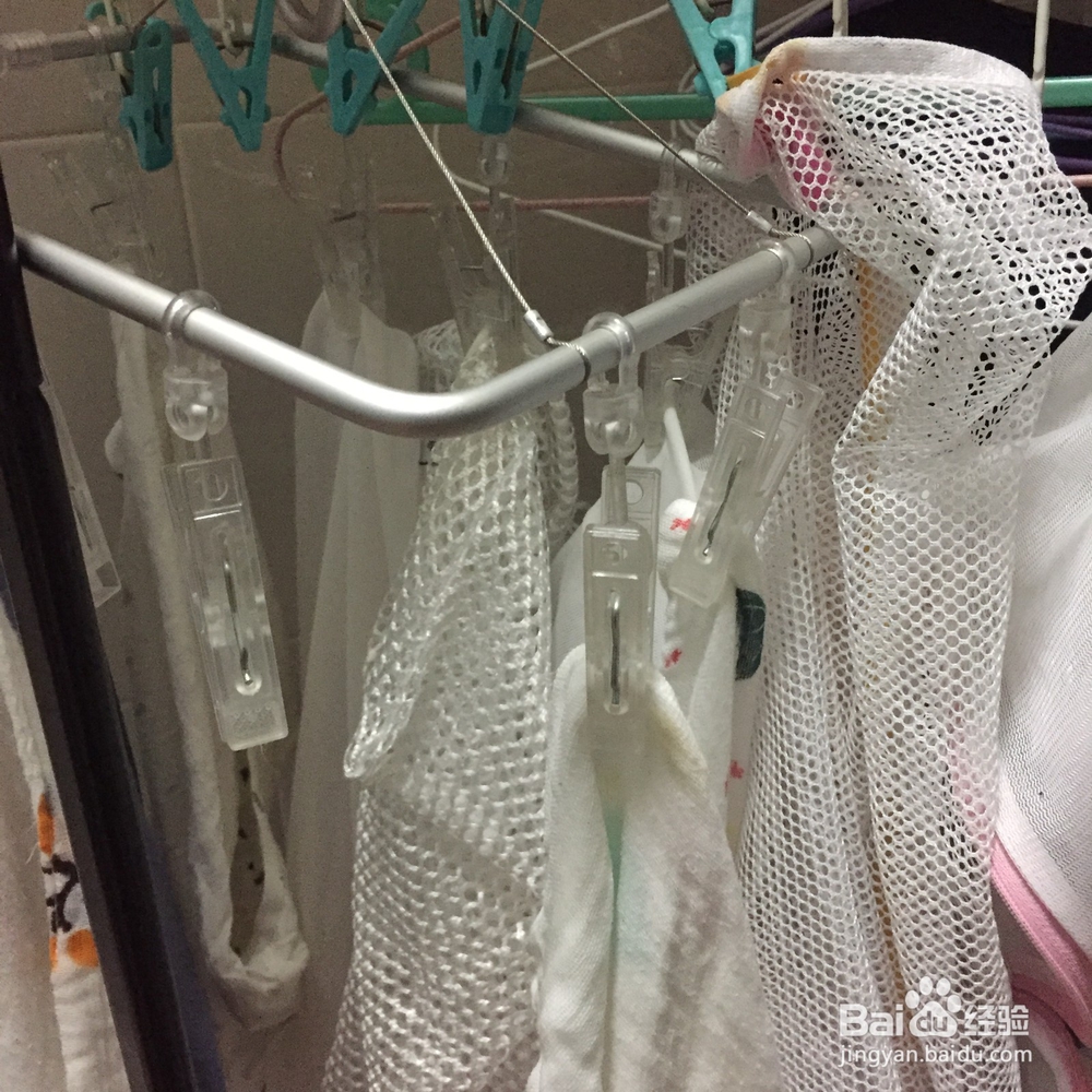衣服洗完之后怎么晾才不会变形褪色
