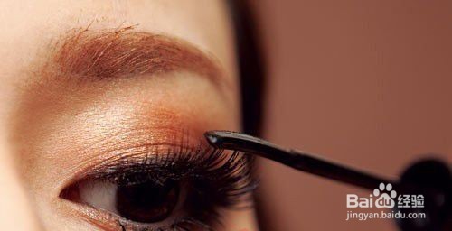 教你如何用金棕色眼影打造深邃华丽烟熏妆~