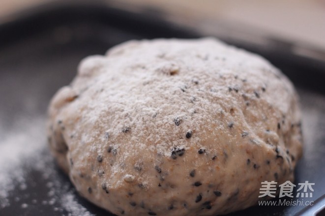 黑芝麻核桃软欧