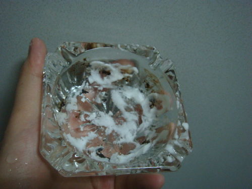 烟灰缸简易清洁法