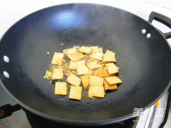 豆干烩茄子的做法