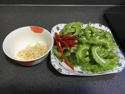降火美味,教你做柒进柒出凉拌苦瓜的家常做法